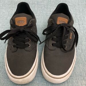 Vans Men’s Low Top Sneakers Black Gray Lace Up Size 8